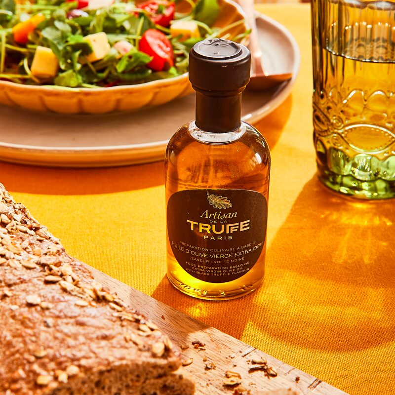 Préparation culinaire à base d'huile d'olive saveur truffe Noire